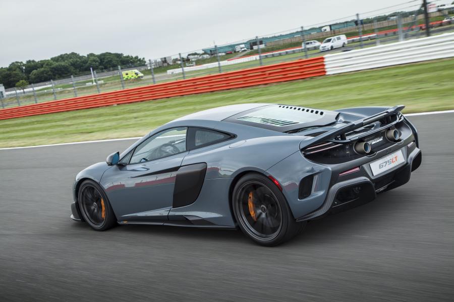  McLaren 675LT 2016 года  (US) (фото 14 из 29)